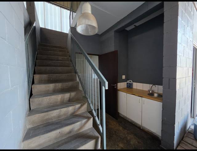 265M² WAREHOUSE TO LET IN STORMILL